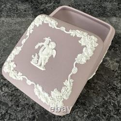 Boîte à bibelots Wedgwood Jasperware lilas ronde carrée à couvercle avec cloche, 3 pièces, très bon état