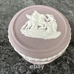 Boîte à bibelots Wedgwood Jasperware lilas ronde carrée à couvercle avec cloche, 3 pièces, très bon état
