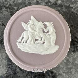Boîte à bibelots Wedgwood Jasperware lilas ronde carrée à couvercle avec cloche, 3 pièces, très bon état