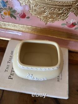 Boîte à bibelots Wedgwood jaune primevère, couleur rare, motif Prunus, Jasperware