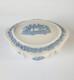 Bo&icirc;te &agrave; Bibelots En Jaspe De Forme De Bateau Avec Ch&eacute;rubins, Wedgwood Bleu Sur Blanc, Jasperware
