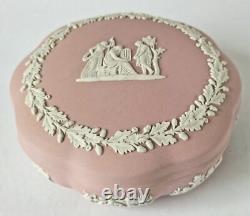 Boîte à bibelots en jaspe rose à bord festonné de Wedgwood