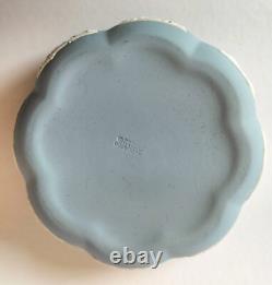 Boîte à bibelots en jaspe tri-couleur Wedgwood à bords festonnés