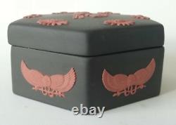 Boîte à bijoux Wedgwood Jasperware en terre cuite noire égyptienne