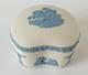 Bo&icirc;te &agrave; Bijoux Wedgwood Bleue Sur Jaspe Blanc Aurora Et Bo&icirc;te &agrave; Haricots Chariot