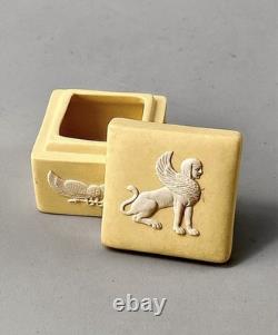 Boîte à bijoux carrée Wedgwood Jasperware jaune primevère avec sphinx égyptien en jaspe