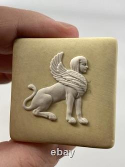 Boîte à bijoux carrée Wedgwood Jasperware jaune primevère avec sphinx égyptien en jaspe