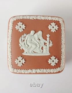 Boîte à bijoux carrée Wedgwood en jasperware, couleur terre cuite