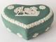 Boîte à Bijoux En Jaspe Wedgwood Vert Teal En Forme De Cœur Ulysse Arrêtant Le Char