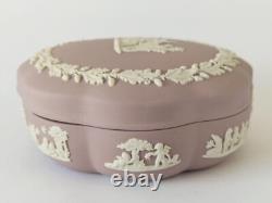 Boîte à bijoux en jaspe lilas Wedgwood avec groupe à bords festonnés et cage
