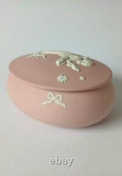 Boîte à bijoux en jaspe rose Wedgwood avec chérubin