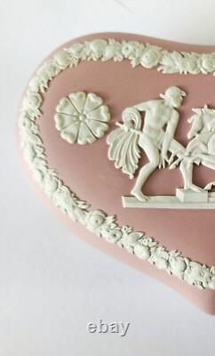 Boîte à bijoux en jaspe rose Wedgwood en forme de cœur