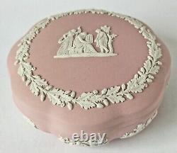 Boîte à bijoux en jaspe rose à bords festonnés de Wedgwood
