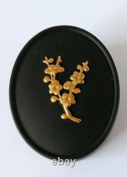 Boîte à bijoux ovale noire en jaspe Wedgwood avec fleurs de prunus dorées