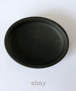 Boîte à bijoux ovale noire en jaspe Wedgwood avec fleurs de prunus dorées