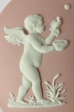 Boîte à bijoux rose en jaspe Wedgwood avec chérubin