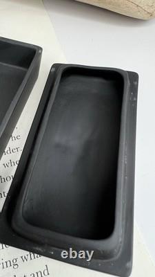 Boîte à bijoux vintage Wedgwood en basalte noir avec motif égyptien doré en très bon état