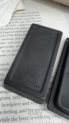 Boîte à bijoux vintage Wedgwood en basalte noir avec motif égyptien doré en très bon état