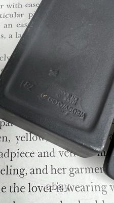 Boîte à bijoux vintage Wedgwood en basalte noir avec motif égyptien doré en très bon état