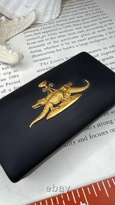 Boîte à bijoux vintage Wedgwood en basalte noir avec motif égyptien doré en très bon état