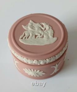 Boîte à pilules rose Jasper Wedgwood Muses arrosant Pégase Jasperware Boîte à pilules rose Jasper Wedgwood Muses arrosant Pégase Jasperware