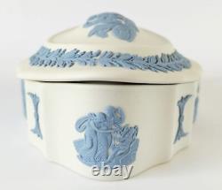 Boîte à souvenirs en forme de bateau en jaspe bleu sur blanc de Wedgwood