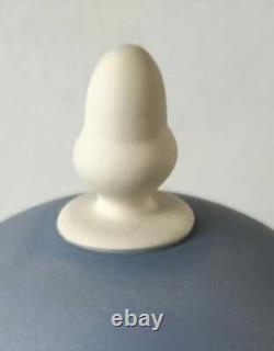 Boîte à souvenirs en jaspe bleu Wedgwood avec gland et feuille de chêne