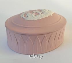 Boîte à souvenirs en jaspe rose Wedgwood : Enfants de Cupidon en train de jouer