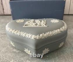 Boîte à trésors en jaspe Wedgwood blanche sur gris rare, en jasperware, forme de cœur, boîte discontinue