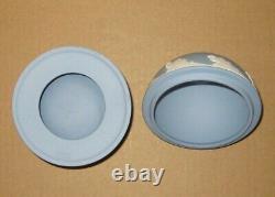 Boîte couverte en jaspe bleu Wedgwood avec motif d'acanthe et de gland