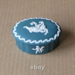 Boîte ovale Wedgwood Jasper vert épicéa avec chérubins