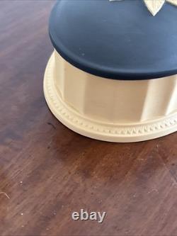 Boîte ovale à colonnes de la collection bibliothèque Wedgwood Jasperware noire et jaune canne
