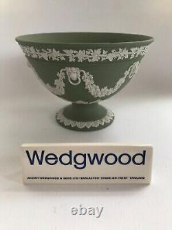 Bol de piédestal en petit jaspe vert Wedgwood en excellent état