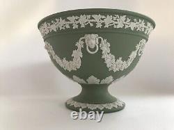 Bol de piédestal en petit jaspe vert Wedgwood en excellent état