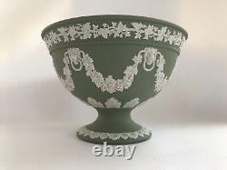 Bol de piédestal en petit jaspe vert Wedgwood en excellent état