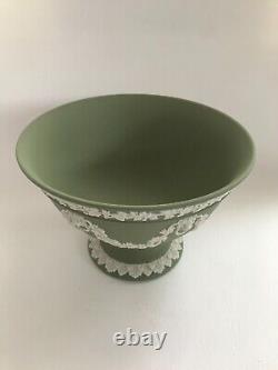 Bol de piédestal en petit jaspe vert Wedgwood en excellent état