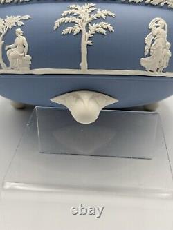 Bol en jaspe Wedgwood bleu à trois pieds