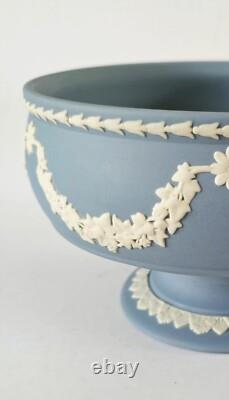 Bol en jaspe bleu Wedgwood avec motifs floraux et feuillages