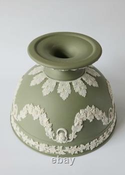 Bol en jaspe vert Wedgwood avec tête de lion et guirlande