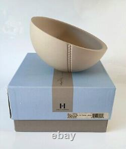 Bol hémisphérique à pois Wedgwood Jasperware taupe clair Kelly Hoppen 18 cm dans sa boîte