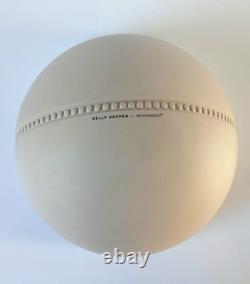 Bol hémisphérique à pois en jaspe Wedgwood de couleur taupe clair Kelly Hoppen 14 cm, emballé.