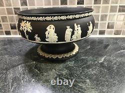 Bol sur piédestal vintage en porcelaine Wedgwood Jasper Ware blanc sur noir