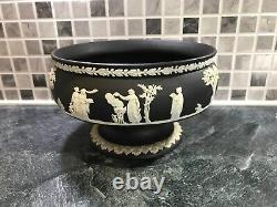 Bol sur piédestal vintage en porcelaine Wedgwood Jasper Ware blanc sur noir