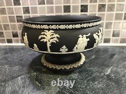 Bol sur piédestal vintage en porcelaine Wedgwood Jasper Ware blanc sur noir