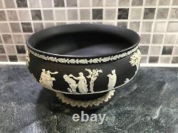 Bol sur piédestal vintage en porcelaine Wedgwood Jasper Ware blanc sur noir