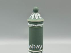 Bouteille à liqueur en jaspe Wedgwood vert sauge avec bouchon