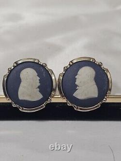 Boutons de manchette vintage Wedgwood Sir Winston Churchill par Stratton Jasperware Metal