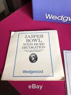 Boxed Wedgwood Jasperware Collection Tri Musée De La Couleur Collection Coupée En Boîte 20 CM Josiah