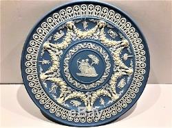 C. 1870 Assiette De Trophée Jasperware Bleu Wedgwood Venus Cachant Des Flèches De Cupids