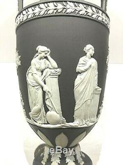 C. 1880 Wedgwood Black Dip Jasperware 10 Trophée Vase Menthe De Superbes Muses